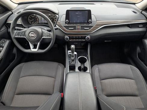 Used 2024 Nissan Altima 2.5 SV image 9