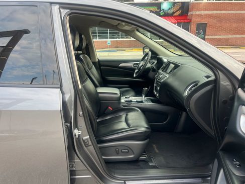 Used 2019 Nissan Pathfinder SL image 4