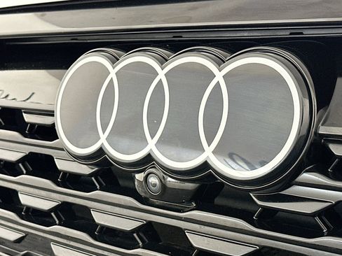 Used 2024 Audi Q8 e-tron Premium Plus w/ Premium Plus Package image 35