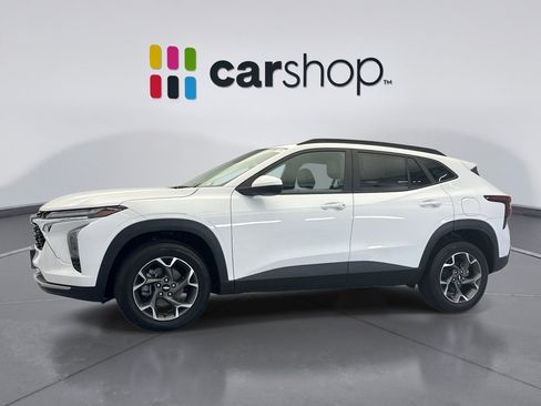 Used 2025 Chevrolet Trax LT w/ LT Convenience Package FWD image 1