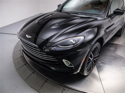 Used 2022 Aston Martin DBX image 15