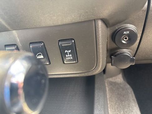 Used 2012 Nissan Xterra PRO-4X w/ Pro-4x Leather Pkg AWD/4WD image 46