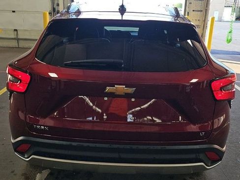 Used 2025 Chevrolet Trax LT w/ LT Convenience Package FWD image 4