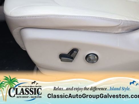 Used 2018 Chrysler Pacifica Touring-L w/ Tire & Wheel Group FWD image 20