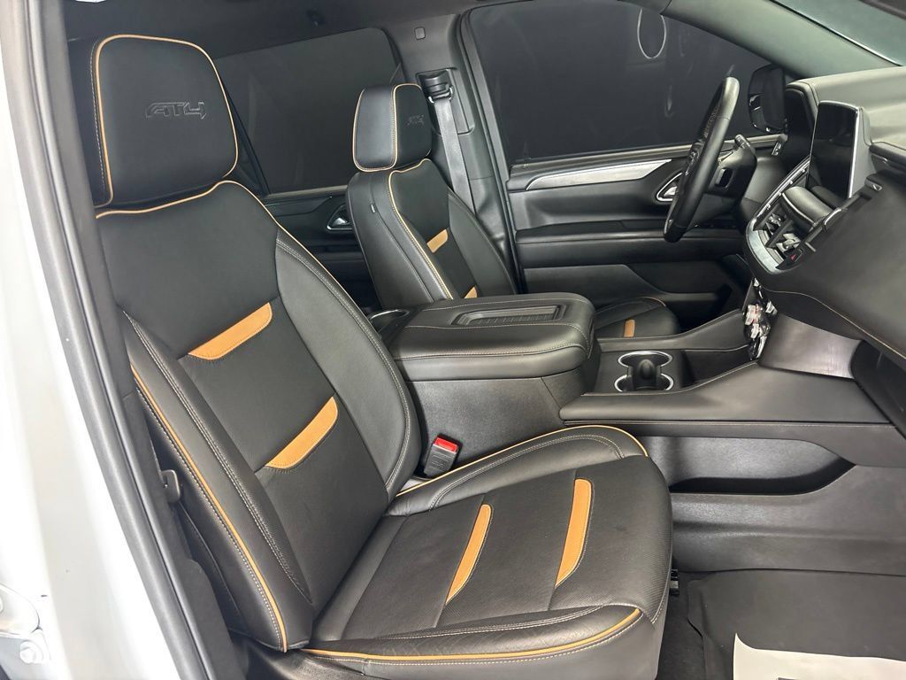 Used 2024 GMC Yukon AT4 w/ Technology Package AWD/4WD image 13