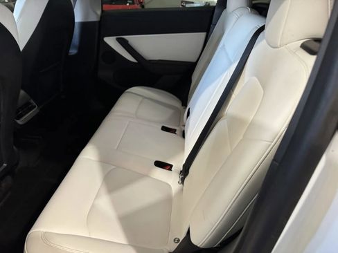 Used 2022 Tesla Model Y Long Range image 10