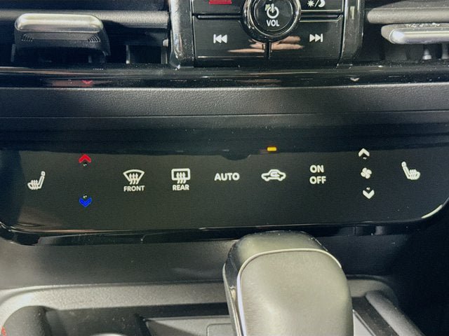 New 2026 Nissan Kicks SR w/ Cold Weather Package AWD/4WD image 13