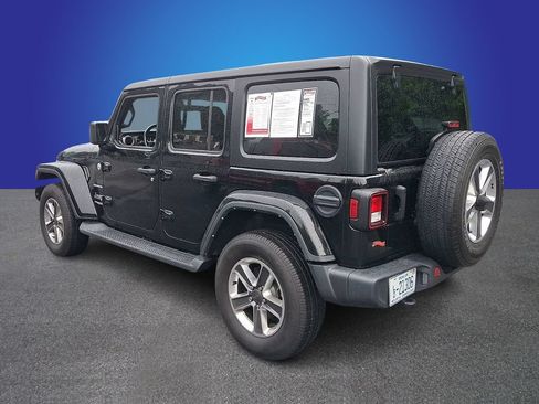 Used 2022 Jeep Wrangler Unlimited Sahara AWD/4WD image 6