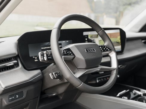 Certified 2026 Audi Q3 quattro 2.0T AWD/4WD image 9