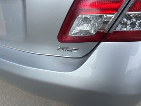 Used 2011 Toyota Camry XLE w/ XLE Extra-Value Pkg #2 image 4
