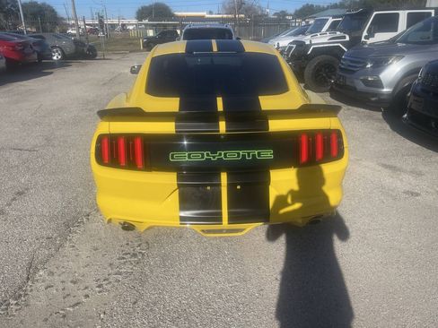 Used 2017 Ford Mustang GT RWD image 5
