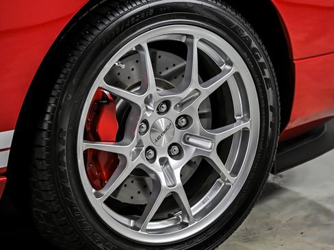 Used 2005 Ford GT RWD image 18