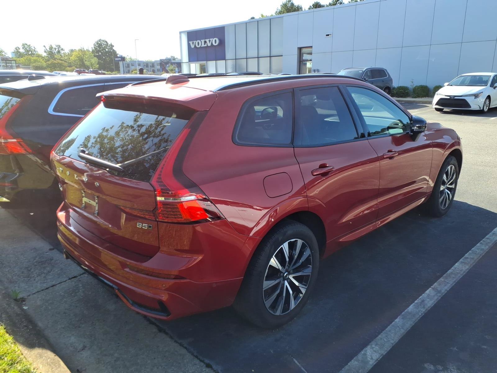 Used 2024 Volvo XC60 B5 Plus w/ Climate Package AWD/4WD image 6