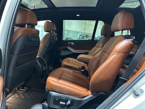 Used 2020 BMW X7 M50i w/ Dynamic Handling Package AWD/4WD image 42