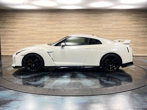 Used 2020 Nissan GT-R Premium image 20