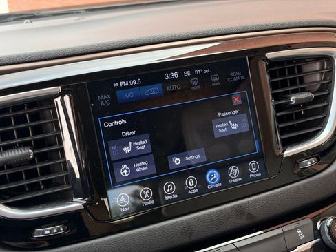 Used 2017 Chrysler Pacifica Touring-L Plus w/ Tire & Wheel Group image 31