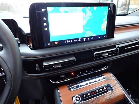 New 2025 Lincoln Aviator Black Label w/ Jet Appearance Package image 22