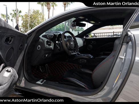 Used 2021 Aston Martin V8 Vantage Coupe RWD image 3