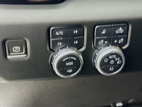 Used 2022 GMC Sierra 1500 AT4 w/ AT4 Premium Package AWD/4WD image 11