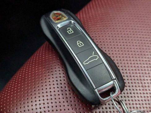 Used 2018 Porsche Panamera 4S w/ Premium Package Plus image 24