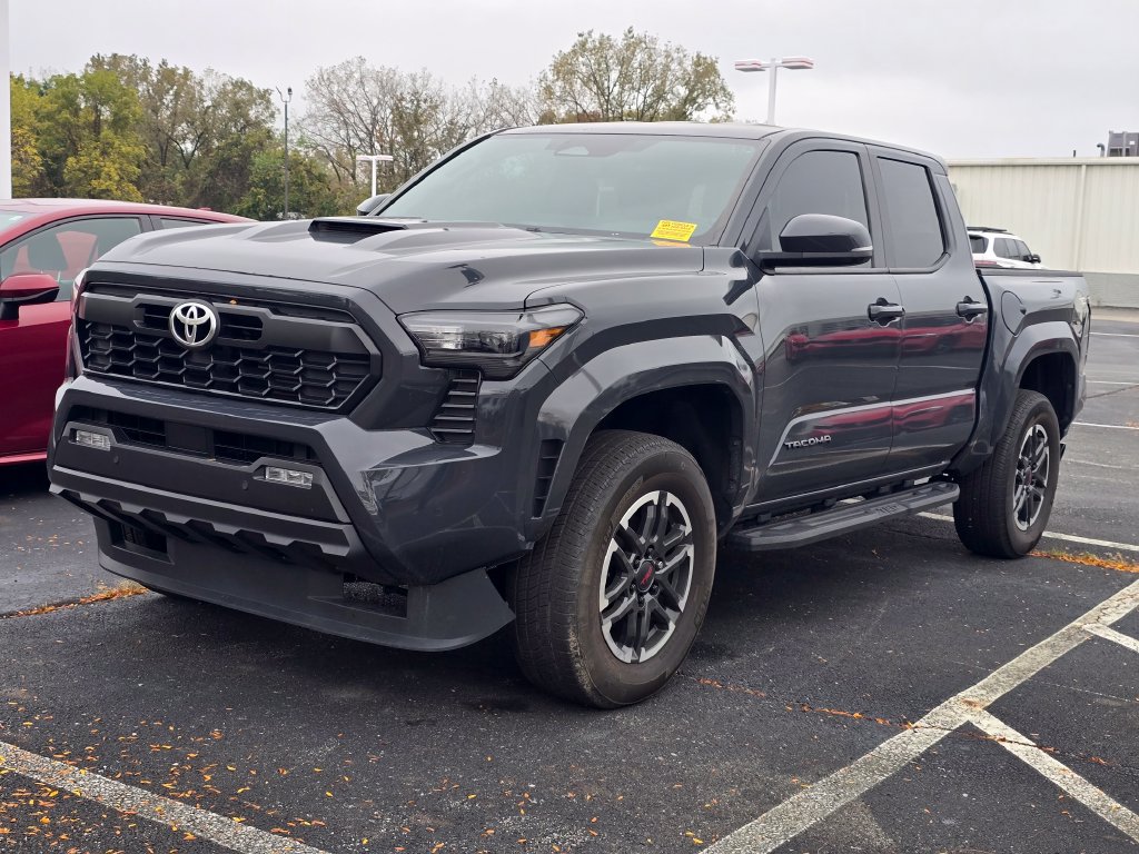 Used 2024 Toyota Tacoma TRD Sport w/ TRD Sport Upgrade Package RWD image 4