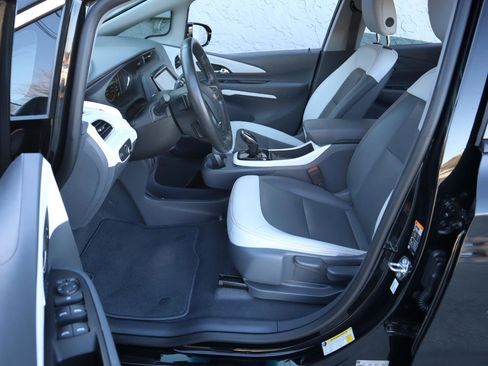 Used 2020 Chevrolet Bolt Premier w/ Infotainment Package FWD image 13