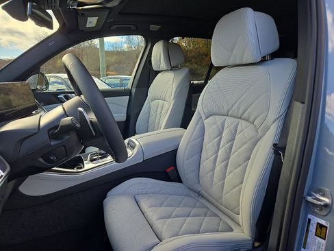 New 2026 BMW X5 M60i w/ Executive Package image 6