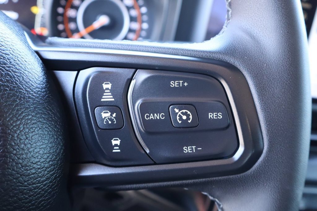 Used 2025 Jeep Wrangler Unlimited Rubicon w/ Convenience Group AWD/4WD image 24