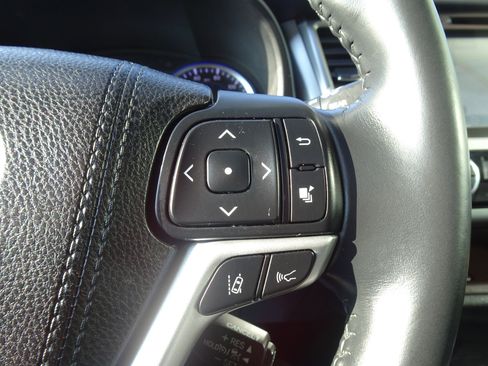 Used 2017 Toyota Highlander XLE w/ Protection Package #3 image 25