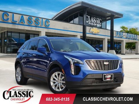 Used 2023 Cadillac XT4 Luxury w/ Cold Weather Package FWD image 1