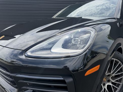 Certified 2023 Porsche Cayenne Platinum Edition AWD/4WD image 11