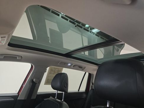 Used 2022 Volkswagen Tiguan SE w/ Panoramic Sunroof Package FWD image 20
