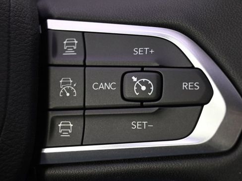 Used 2025 Jeep Compass Trailhawk image 35