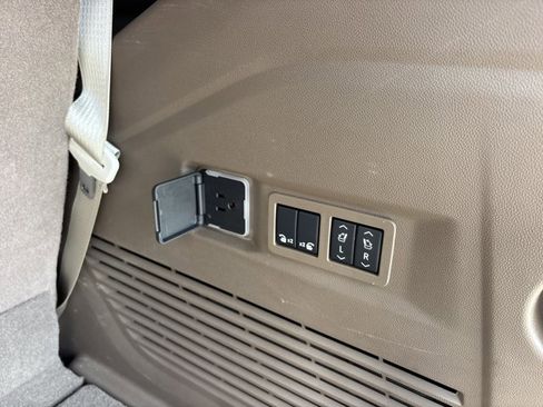 Used 2025 GMC Yukon Denali w/ Denali Reserve Package image 7