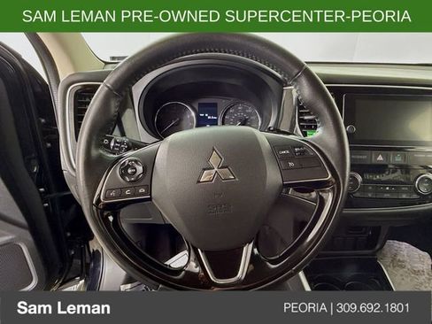 Used 2017 Mitsubishi Outlander SE image 11