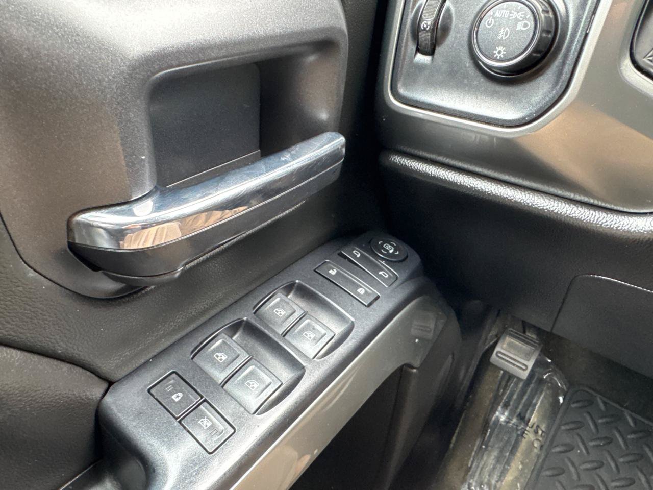 Used 2018 Chevrolet Silverado 1500 LT w/ All Star Edition AWD/4WD image 22