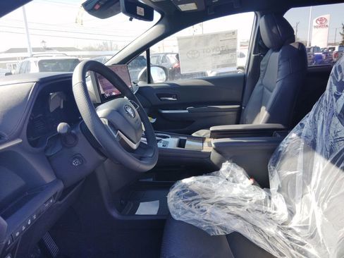 New 2026 Toyota Sienna Platinum image 8