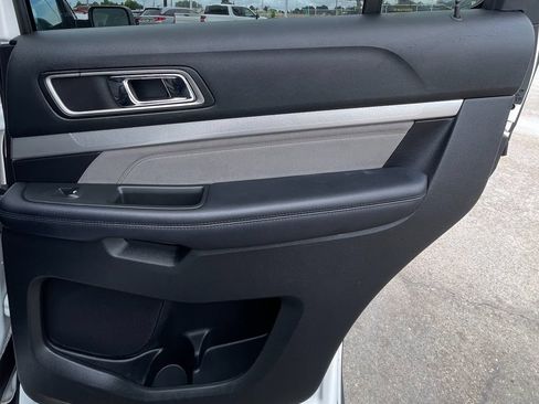 Used 2017 Ford Explorer XLT w/ Equipment Group 202A FWD image 34
