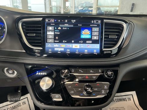 New 2026 Chrysler Pacifica Select image 14