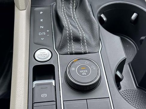 Used 2021 Volkswagen Atlas SE w/ Panoramic Sunroof Package image 28