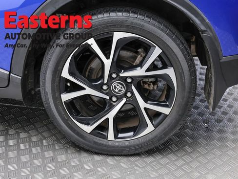 Used 2021 Toyota C-HR XLE FWD image 8
