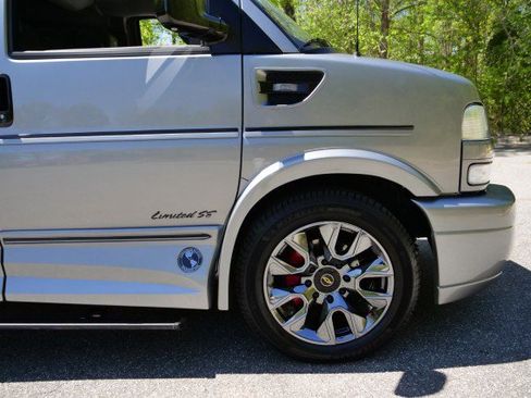 Used 2025 Chevrolet Express 2500 w/ Driver Convenience Package image 51