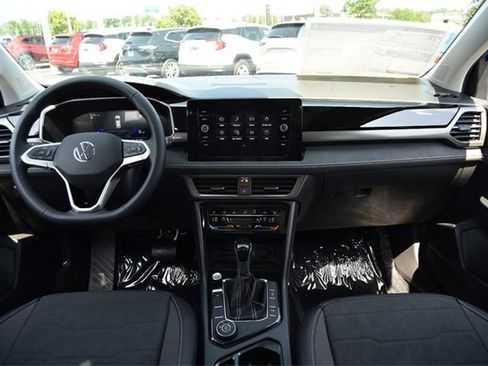 New 2025 Volkswagen Taos SE image 7