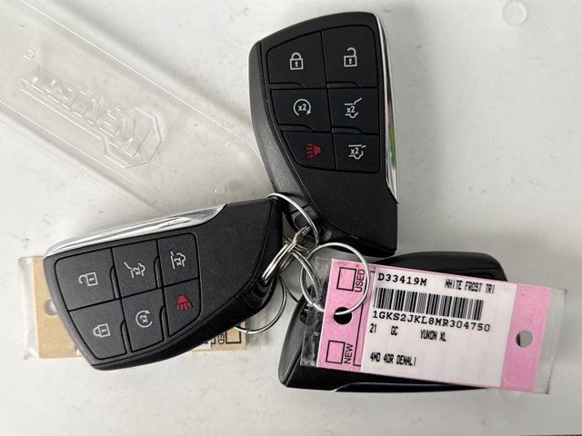 Used 2021 GMC Yukon XL Denali w/ Denali Premium Package AWD/4WD image 26