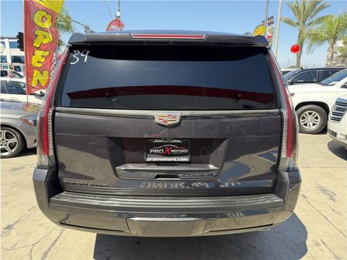 Used 2018 Cadillac Escalade Premium Luxury AWD/4WD image 5
