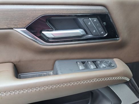 Used 2025 GMC Yukon Denali Ultimate AWD/4WD image 31