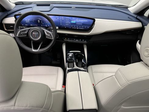 Certified 2025 Buick Envision Avenir image 4