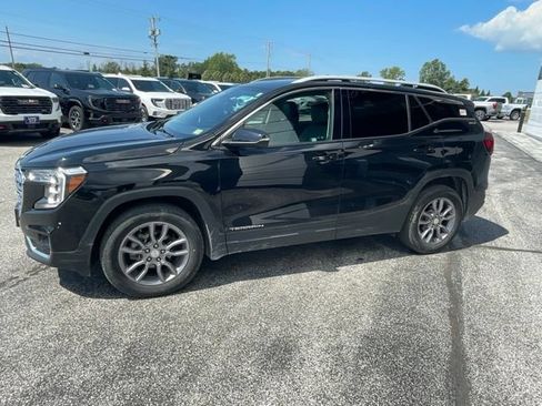 Used 2023 GMC Terrain SLT AWD/4WD image 3