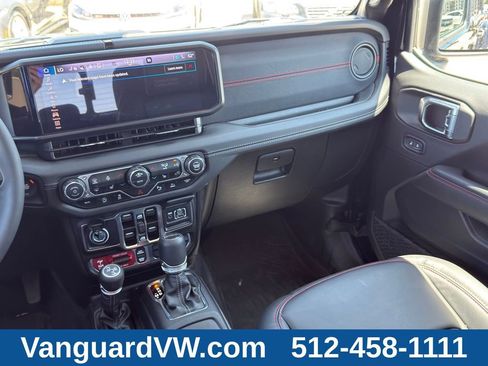 Used 2025 Jeep Gladiator Rubicon AWD/4WD image 28
