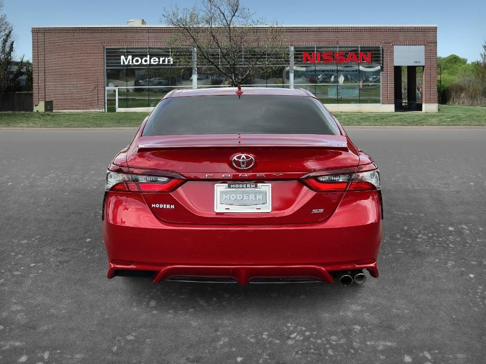 Used 2021 Toyota Camry SE w/ Convenience Package FWD image 3